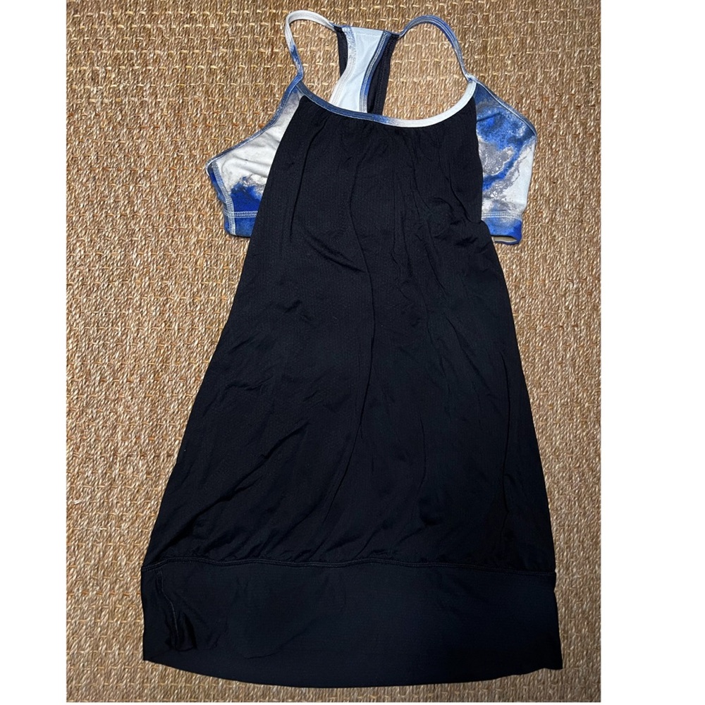 Lululemon workout top w/built in bra size L